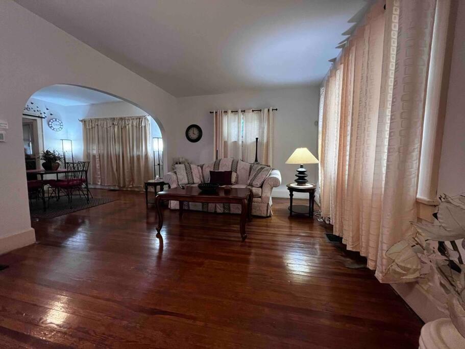 Comfortable 2-Bdrm Spacious Home With Wifi & Patio Indianapolis Kültér fotó