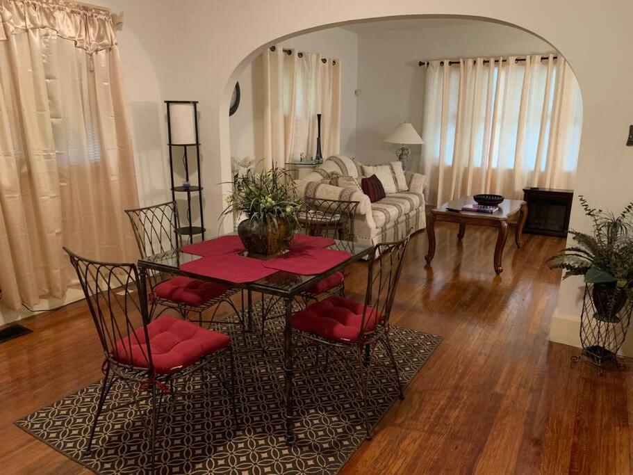 Comfortable 2-Bdrm Spacious Home With Wifi & Patio Indianapolis Kültér fotó